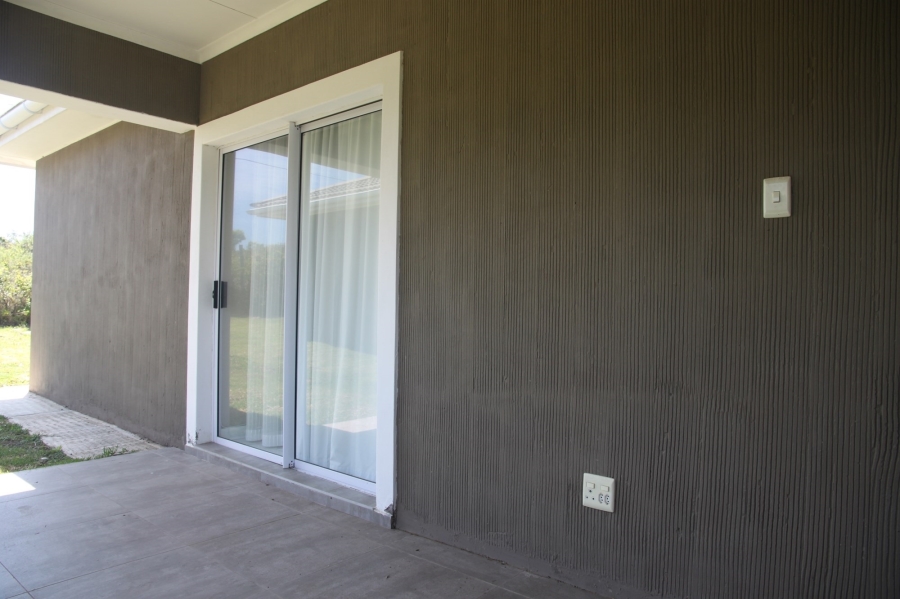 To Let 3 Bedroom Property for Rent in Kidds Beach Eastern Cape